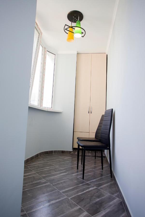 Apartament Curat Si Confortabil Str. Ismail 86 In Centrul Chisinaului Apartment Luaran gambar
